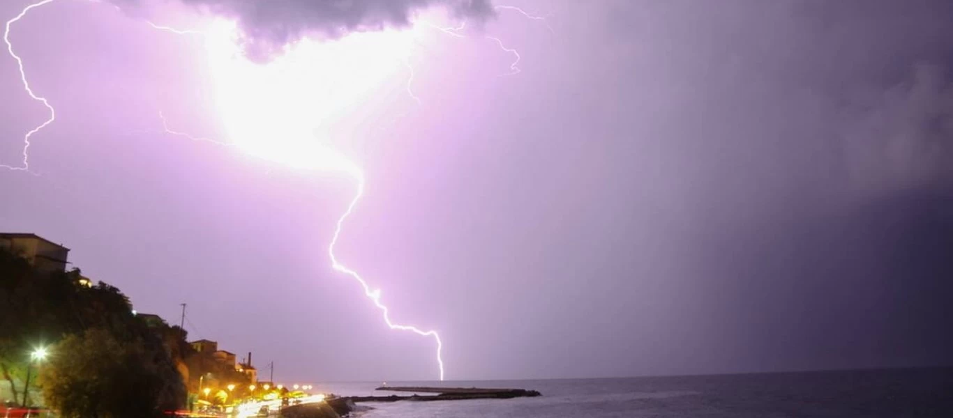 Εντυπωσιακό βίντεο από τις καταιγίδες που πέρασαν πάνω από την Αττική